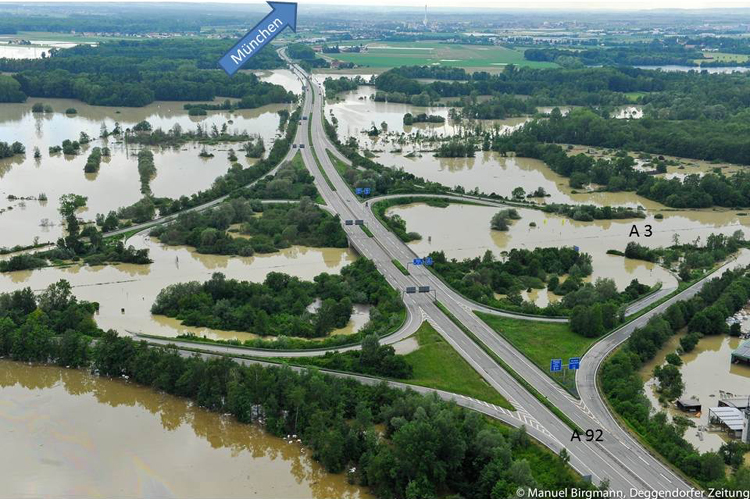 Autobahn A3 berschwemmung Hochwasser 2013 Deggendorf Manuel Birgmann Deggendorfer Zeitung 25
